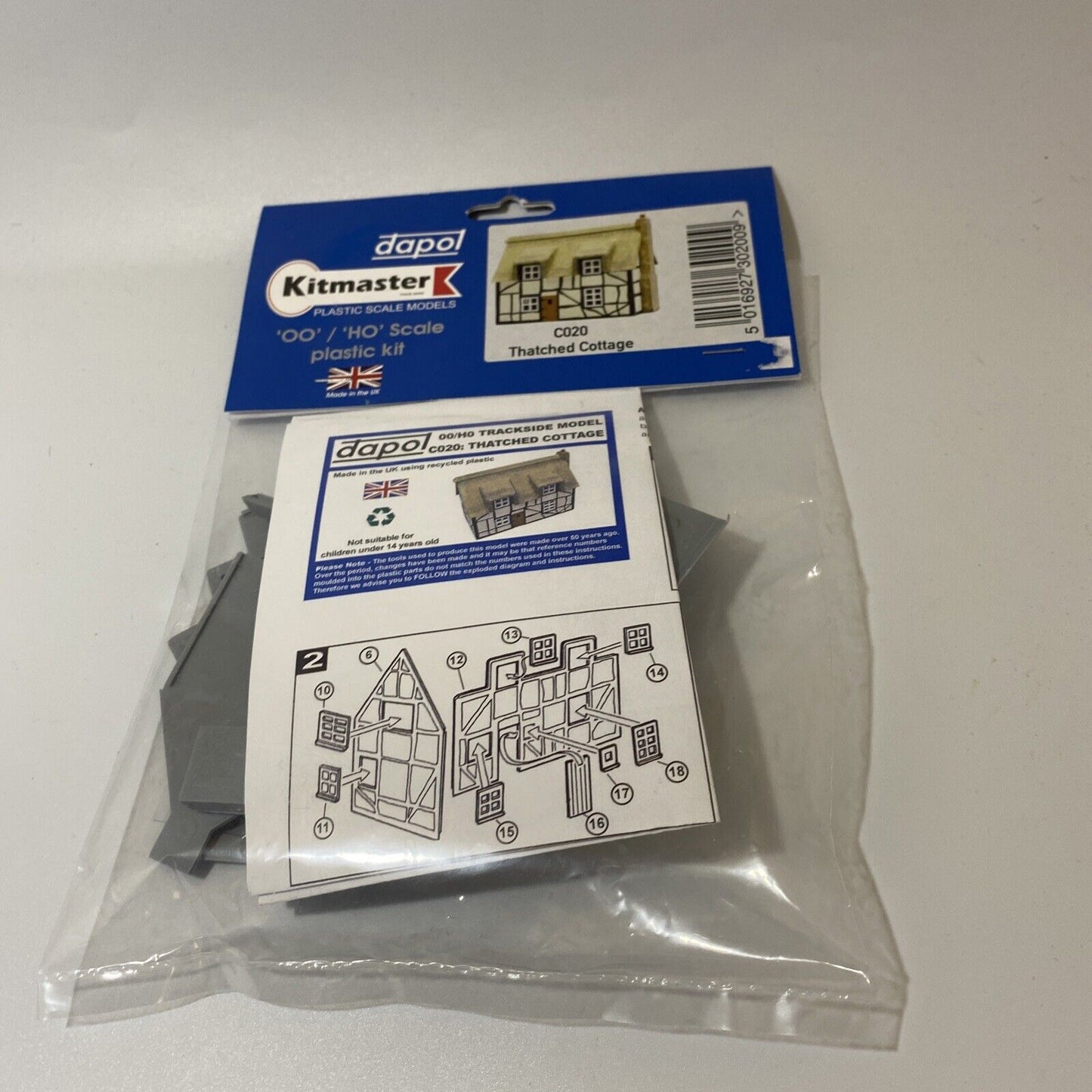 DAPOL Thatched Cottage C020