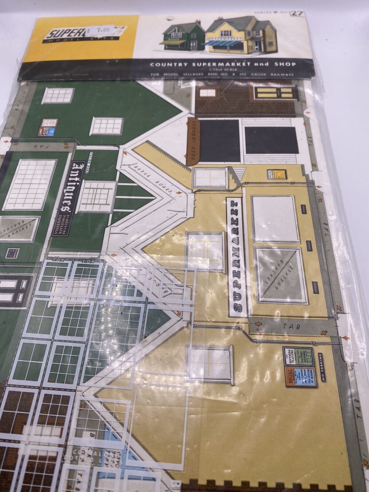 SUPERQUICK Model Kits Country Supermarket and Shop B27