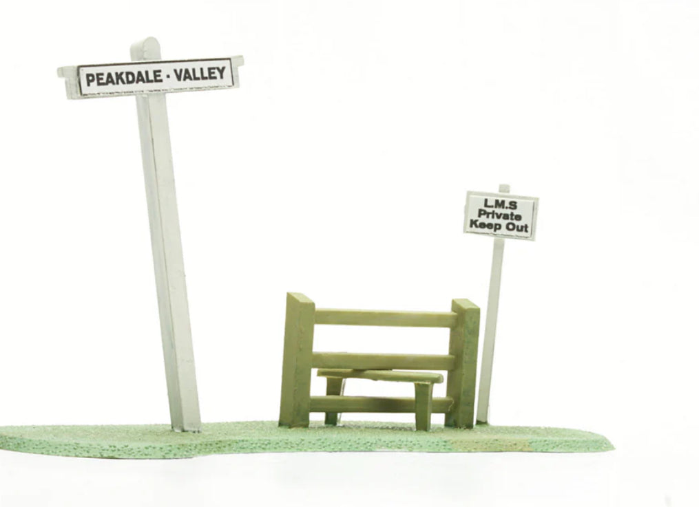 Dapol Plastic Kit C078 Sign Post & Stile