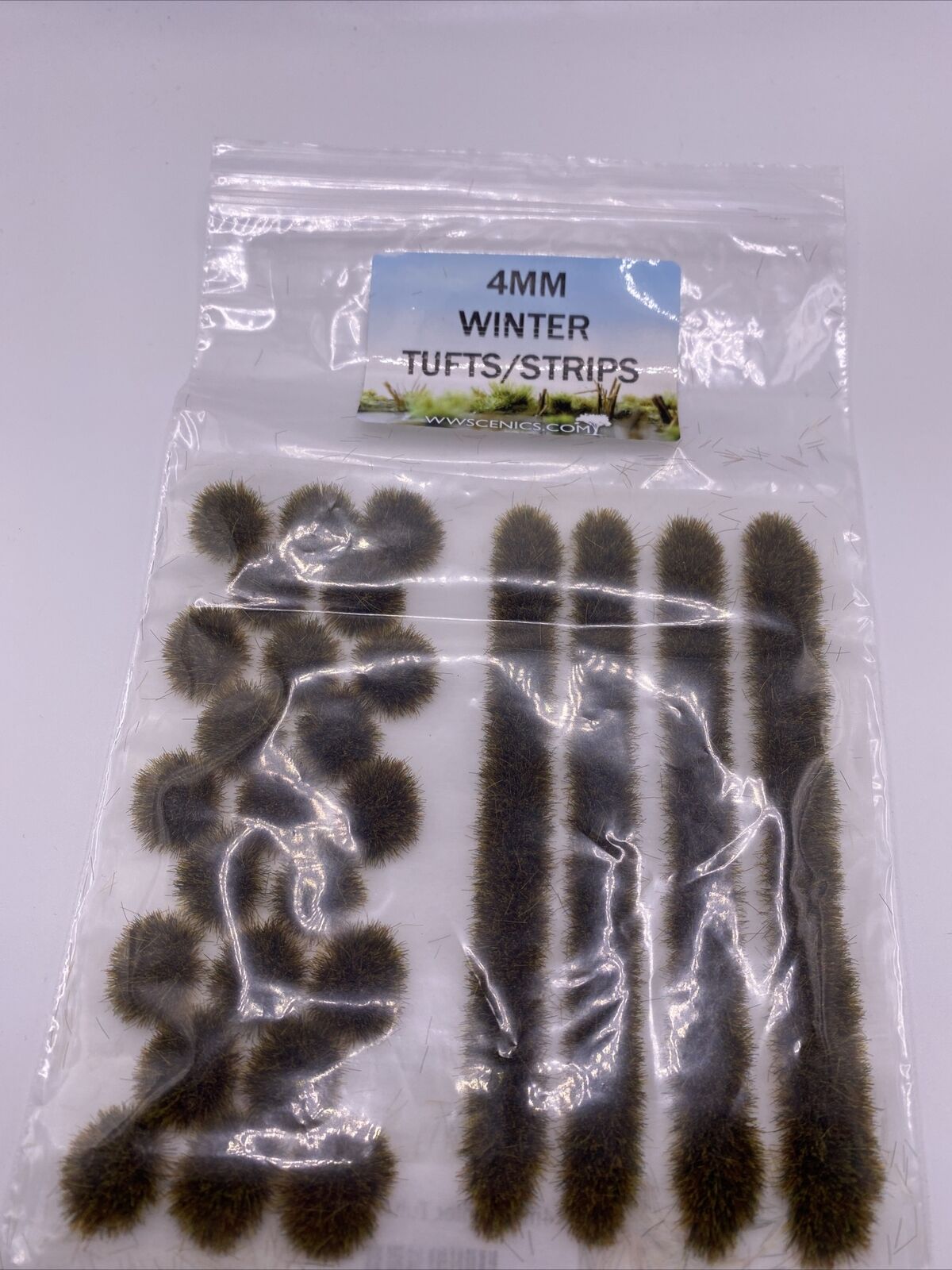 WAR WORLD SCENICS 4mm Winter Tufts / Strips TS4WI